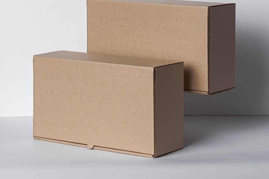 Mockup PSD de embalagem de caixa de papelão ondulado